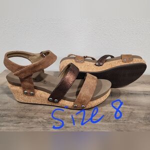Corky's Women's Tan and Brown Sandals